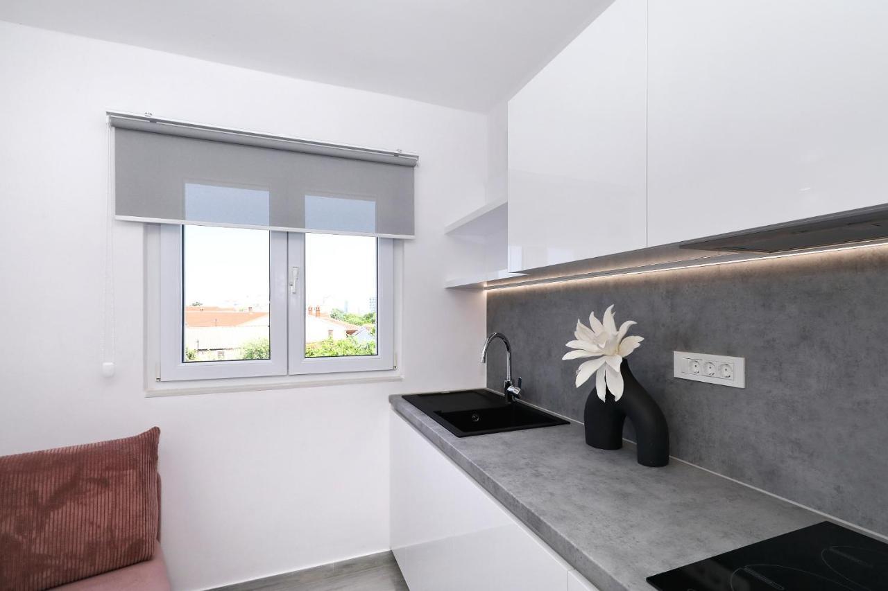 Apartment Silver Stars *
