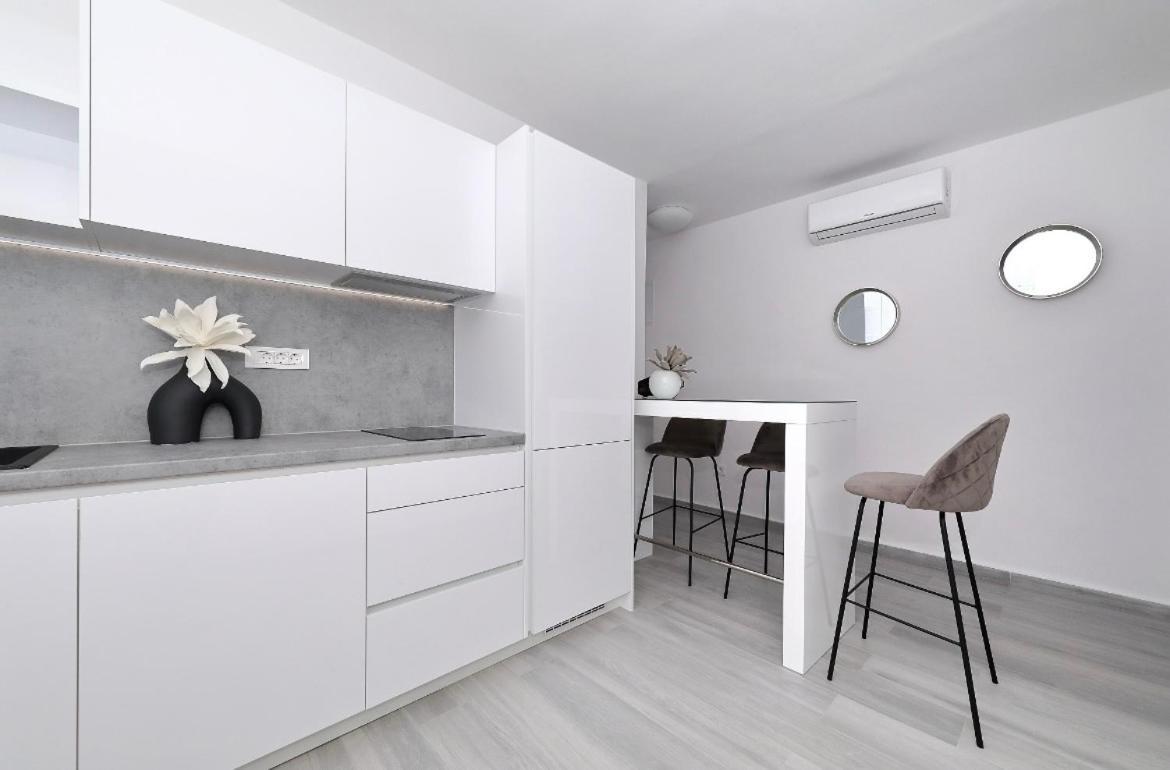 Silver Stars Apartment *